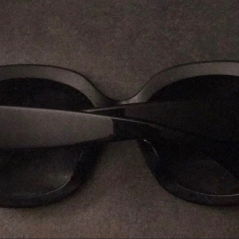 Chanel authentic sunglasses purchased from Neiman Marcus king of Prussia - Picture 4 of 11